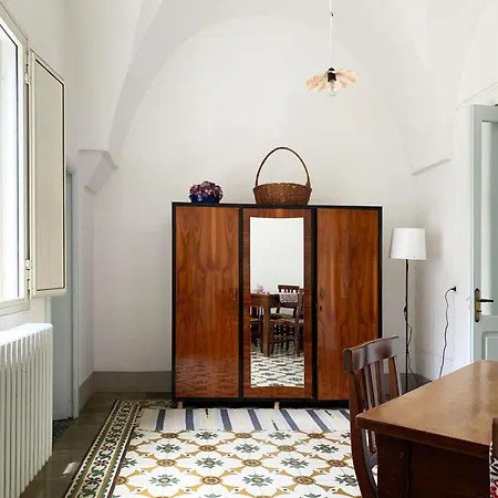 Casa Licchia, Casa Salentina Con Giardino